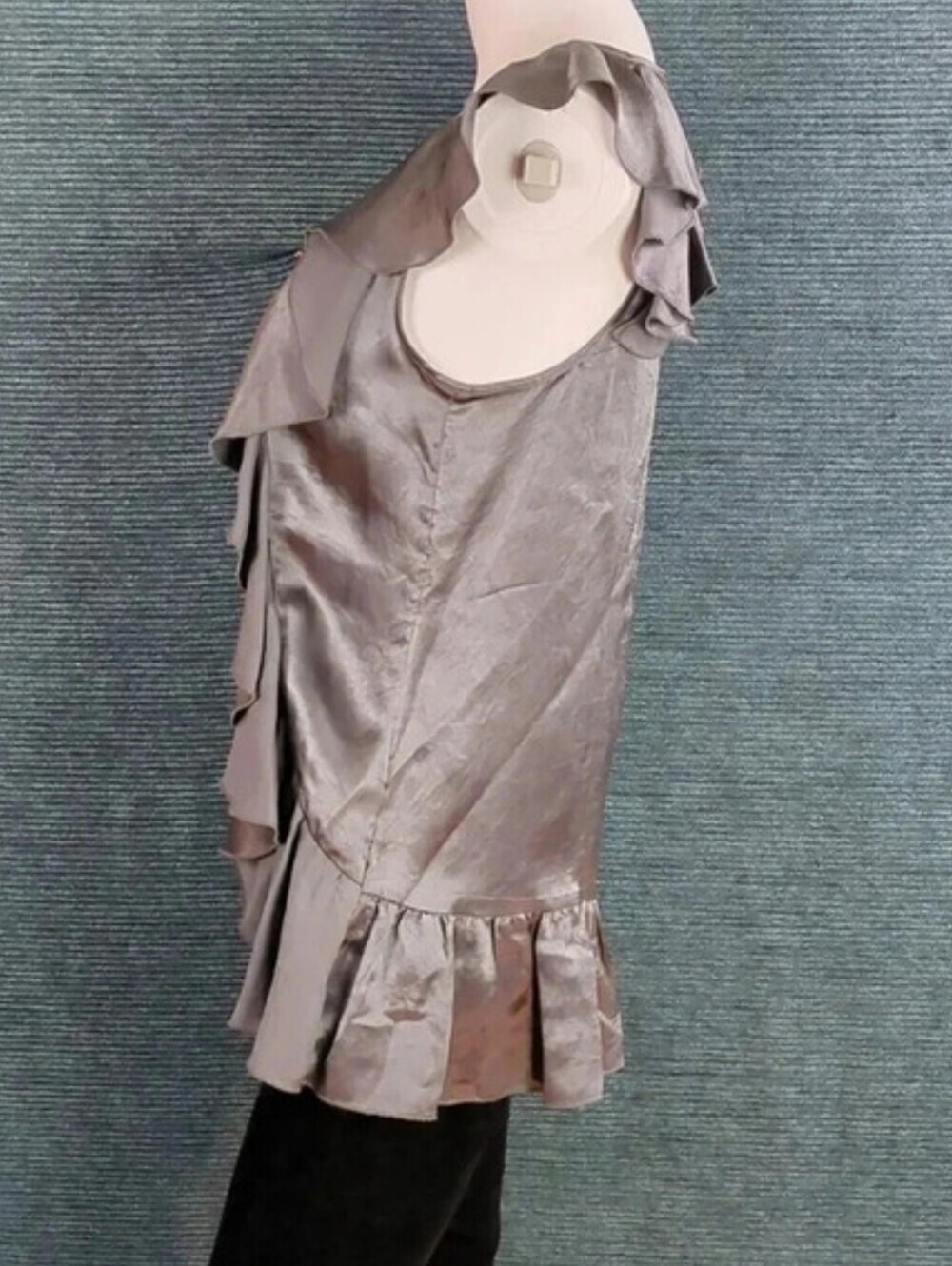 Banana Republic Silver Ruffled Tank Top - Picture 4 of 9